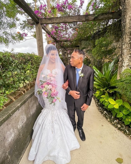 9 Momen pernikahan Eva Belisima mantan istri Kiwil, digelar privat