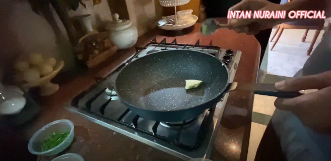 5 Cara masak lobster ala Intan Nuraini, bikin gurih dan empuk