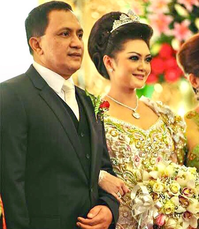 Kini jadi istri TNI/Polri, begini penampilan 7 seleb saat menikah