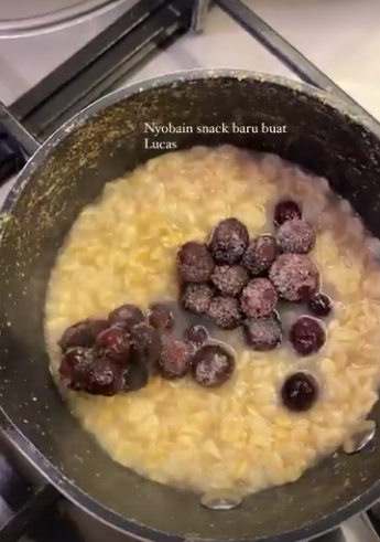 Menu snack anak saat MPASI ala 9 seleb, sehat dan bernutrisi