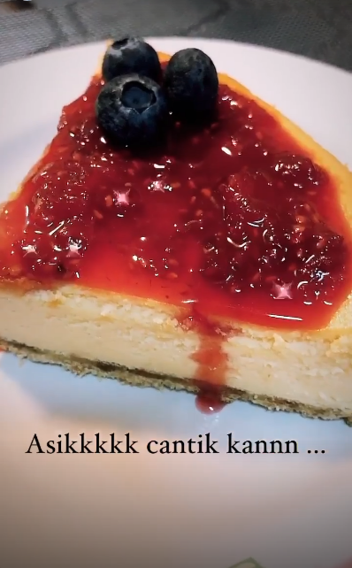 Bukti jago masak, intip 7 kreasi kue buatan Vebby Palwinta