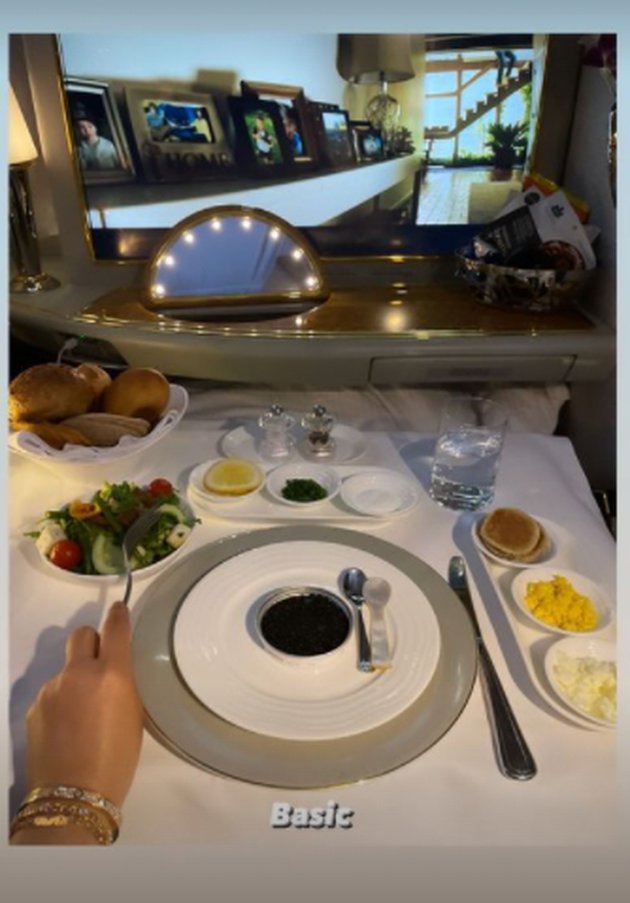 Syahrini liburan ke Los Angeles naik private jet, ini 9 potretnya