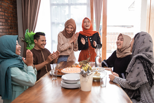 81 Kata-kata Islami tentang keluarga bahagia, sederhana & penuh cinta