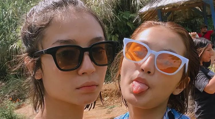 9 Momen keseruan pemain Buku Harian Seorang Istri liburan di curug