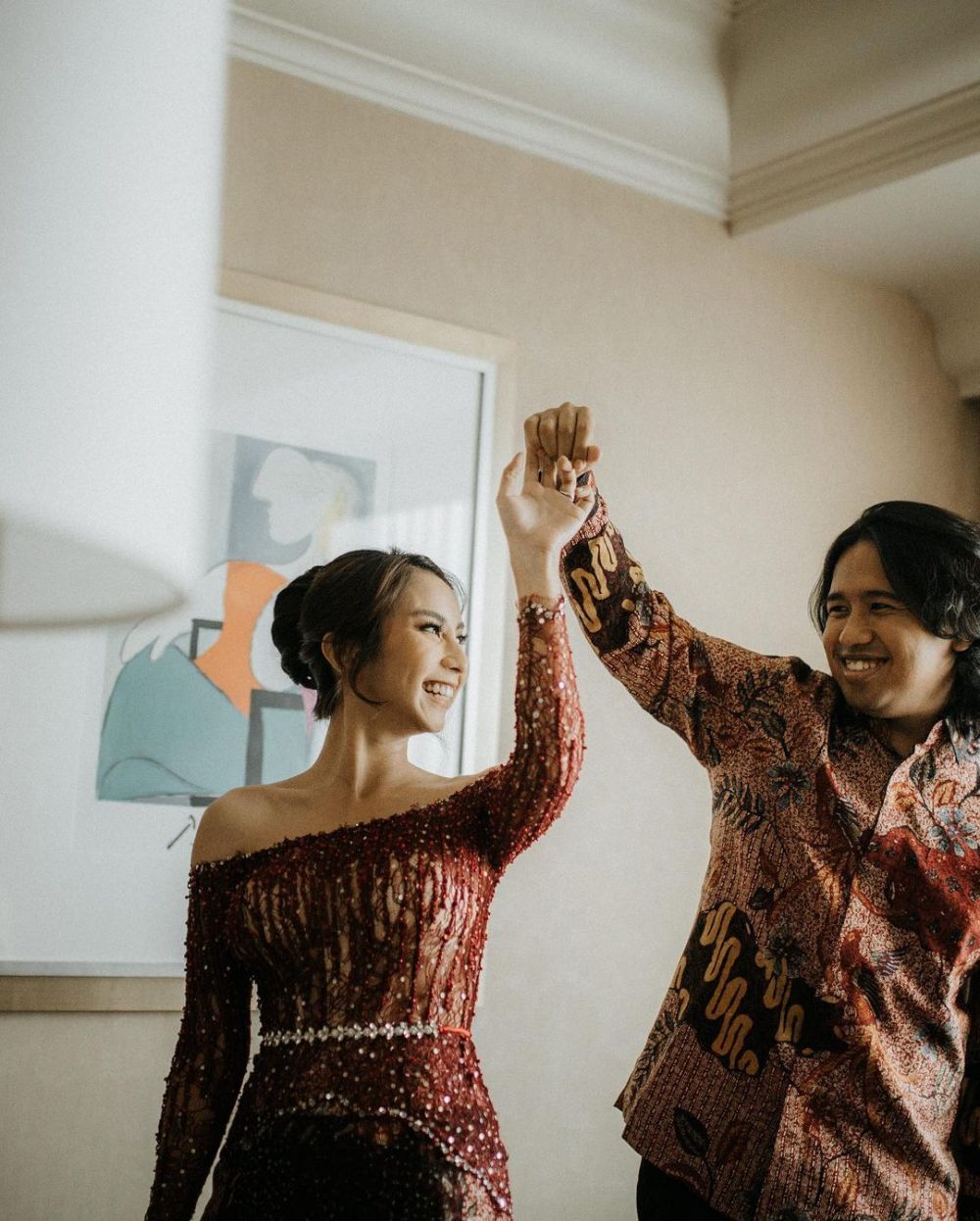 Bertepatan ultah, ini 7 momen tunangan Joshua Suherman dan Clairine