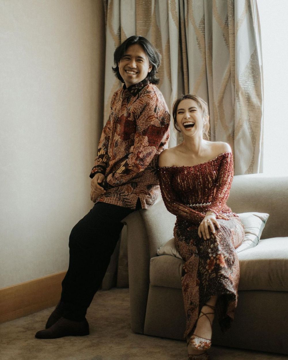 Bertepatan ultah, ini 7 momen tunangan Joshua Suherman dan Clairine