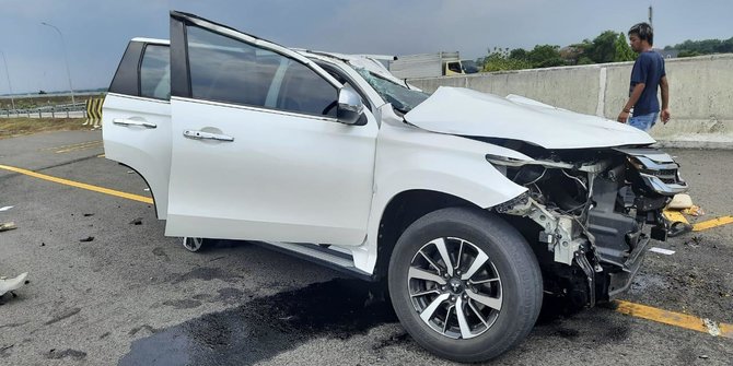 Vanessa Angel dan suami alami kecelakaan di Tol Nganjuk