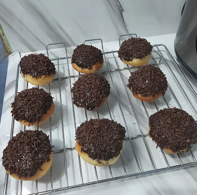 15 Cara membuat donat manual tanpa mixer, empuk, dan antigagal