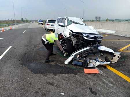 Kecelakaan hebat, ini 5 potret kondisi mobil Vanessa Angel