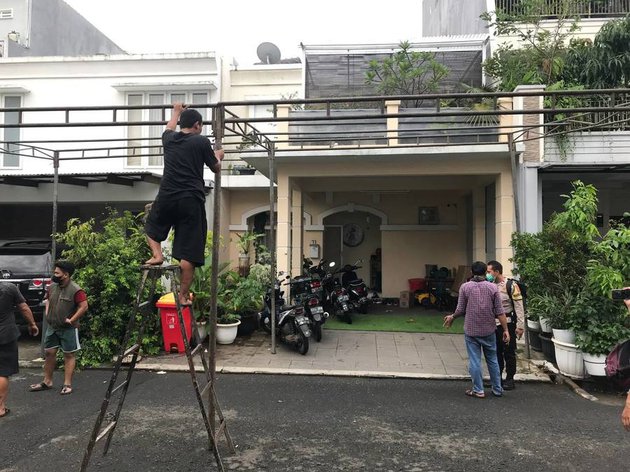 9 Potret suasana rumah duka Vanessa Angel dan Bibi Ardiansyah