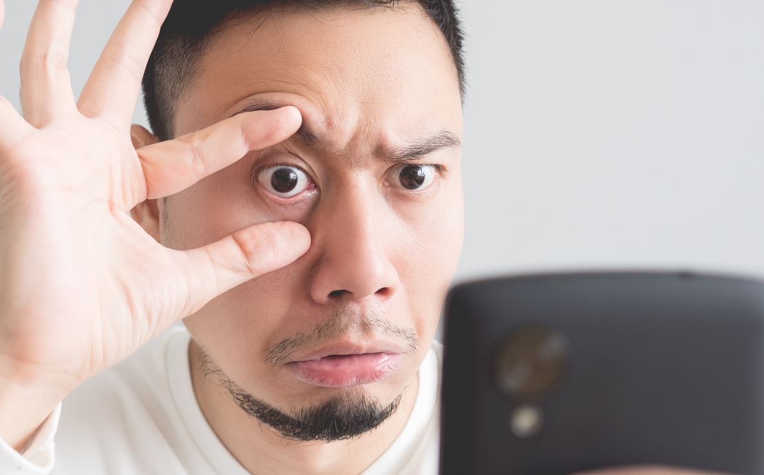5 Cara melindungi mata dari efek buruk smartphone