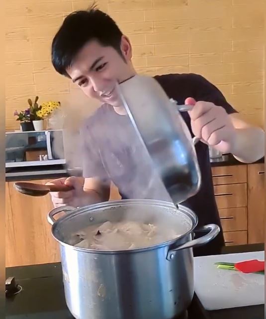 Nggak cuma jago bikin kue, ini 7 masakan rumahan ala Nicky Tirta