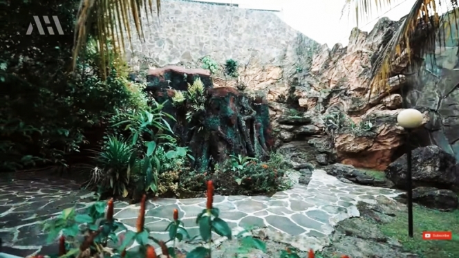 Penampakan rumah 6 pedangdut pria, Rhoma Irama punya goa estetik