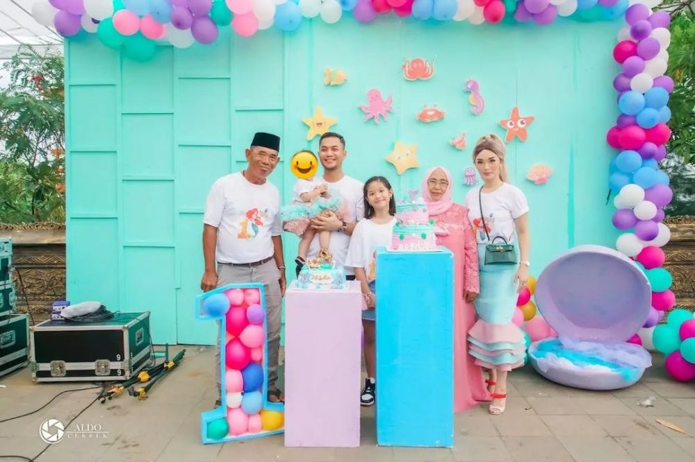 9 Momen Zaskia Gotik rayakan ultah anak ke-1, meriah berkonsep mermaid