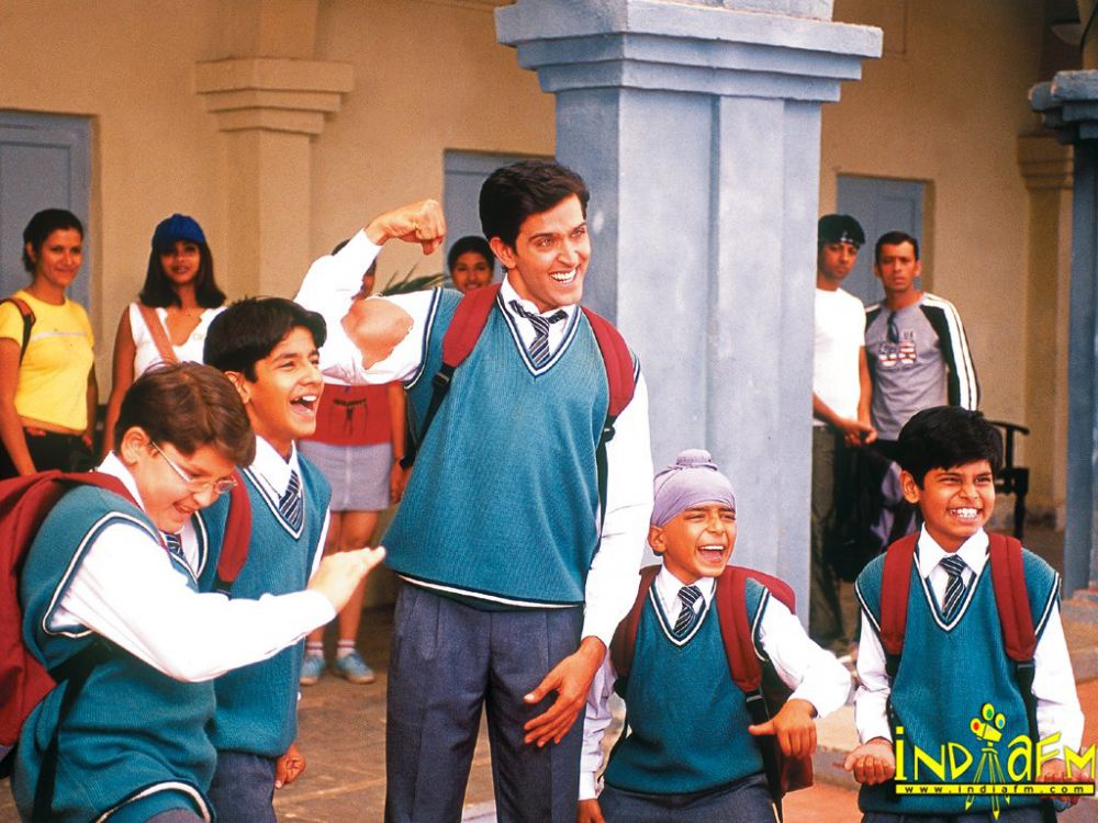 Senyumnya imut, ini 9 potret masa muda mega bintang Hrithik Roshan