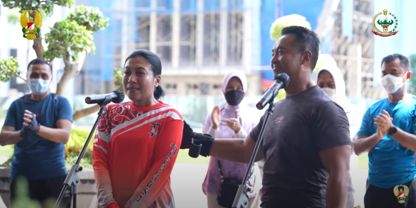 8 Momen calon Panglima TNI Andika Perkasa dan istri, selalu mesra