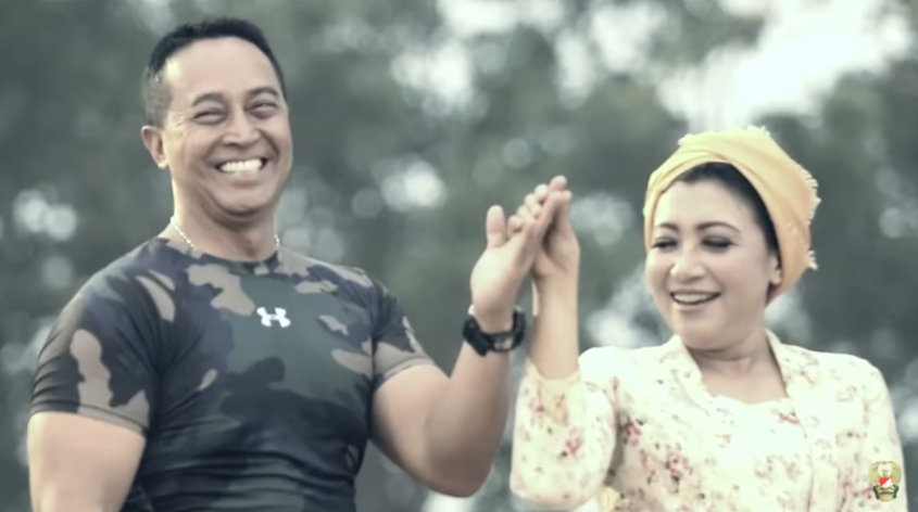 8 Momen calon Panglima TNI Andika Perkasa dan istri, selalu mesra