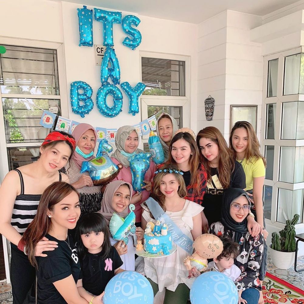 Kue baby shower 7 seleb ini unik, punya Nola B3 isinya jadi sorotan