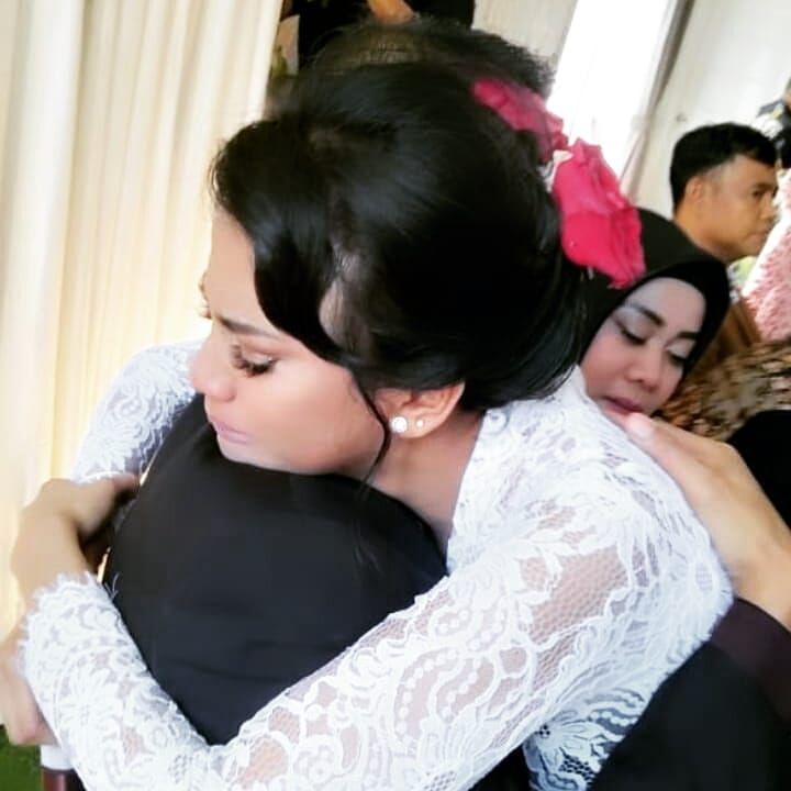 9 Potret kedekatan Vanessa Angel dan ayahnya, penuh kehangatan