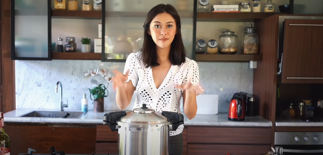 Nggak mudah hancur, ini 5 trik masak daging presto ala Nana Mirdad