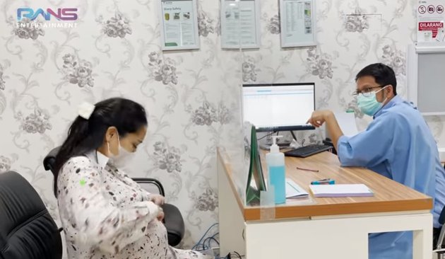 9 Momen Nagita Slavina periksa kandungan, diminta banyak makan daging