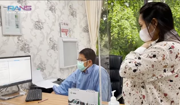 9 Momen Nagita Slavina periksa kandungan, diminta banyak makan daging