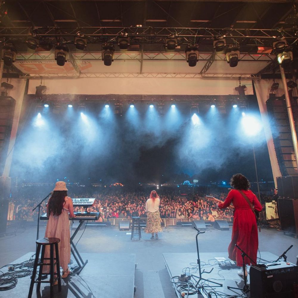 7 Momen Stephanie Poetri tampil di konser HITC, bikin Titi DJ Bangga