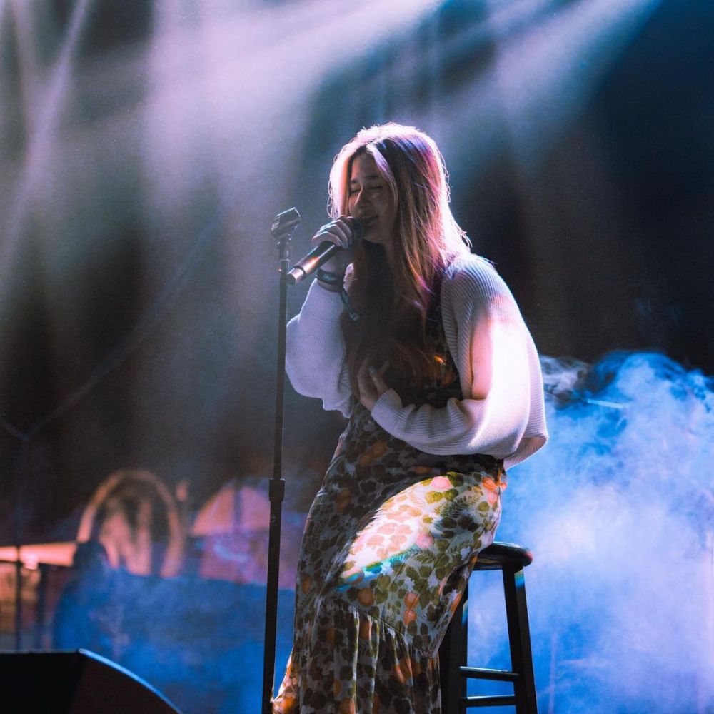 7 Momen Stephanie Poetri tampil di konser HITC, bikin Titi DJ Bangga