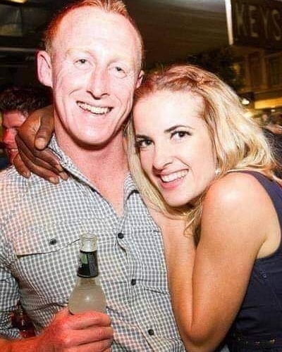 11 Momen lucu gagal foto romantis, alasannya ngakak abis