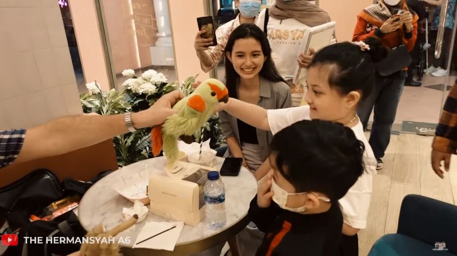 7 Momen Azriel Hermansyah bertemu calon mertua, langsung akrab