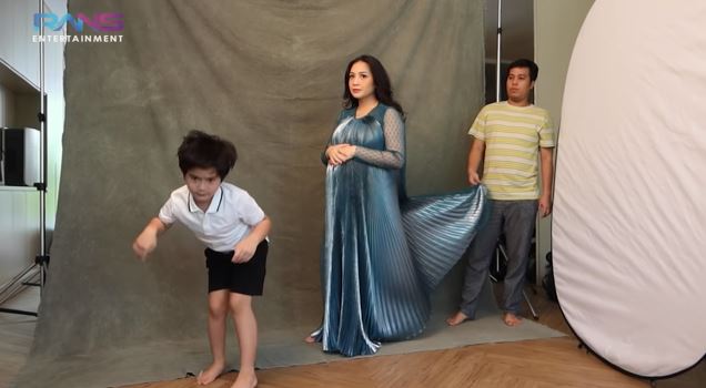 9 Momen maternity photoshoot Nagita Slavina, dilakukan di rumah