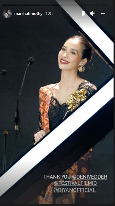 Gaya 9 aktris di FFI 2021, Prilly Latuconsina anggun pakai kebaya Bali