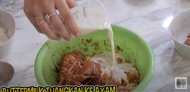 5 Trik Shireen Sungkar bikin ayam krispi ala restoran cepat saji