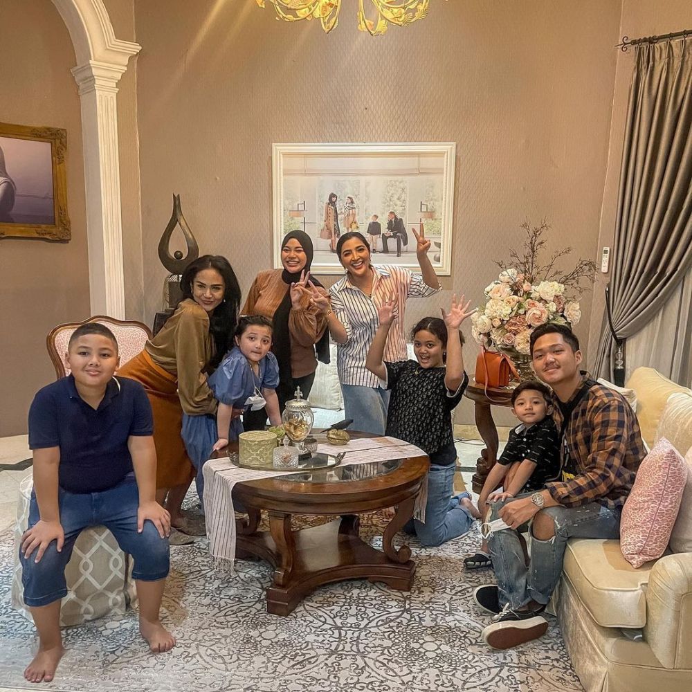 Momen 5 penyanyi bareng mantan istri pasangannya, akur banget