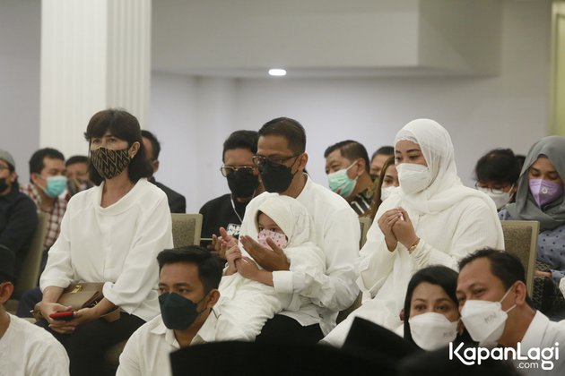 9 Momen doa bersama untuk Vanessa Angel dan Bibi, penuh air mata 