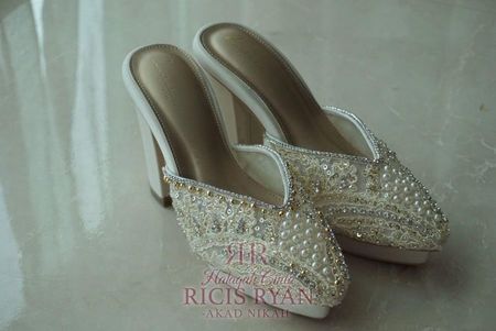 7 Detail baju akad nikah Ria Ricis dan Teuku Ryan, adat Minang modern