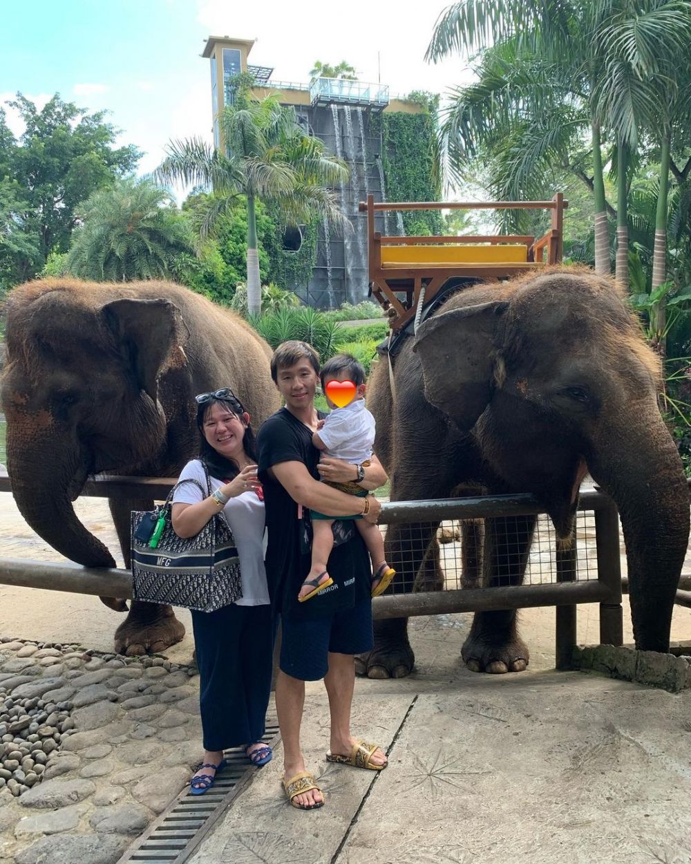 Sempatkan waktu di sela kompetisi, 9 momen Marcus Gideon momong anak