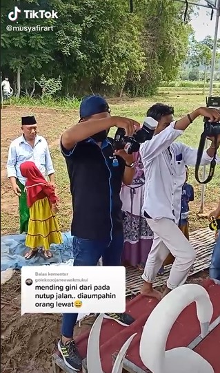 Antimainstream, pasangan ini pilih lokasi menikah di tengah sawah