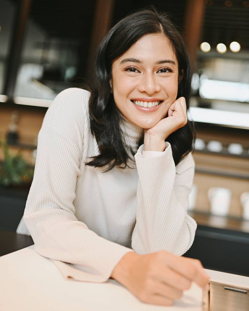 5 Pola makan ini bikin Dian Sastrowardoyo makin bugar di usia 40 tahun