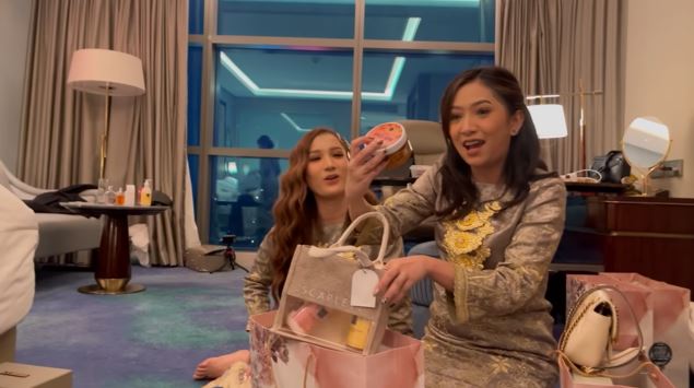 7 Isi suvenir pernikahan Ria Ricis, ada gelang & minuman kesehatan