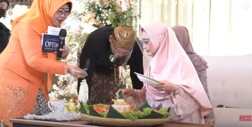 7 Hidangan Ria Ricis dan Teuku Ryan dari lamaran hingga akad nikah