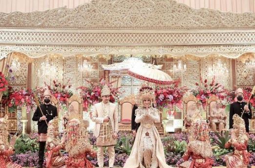 Mewah dan elegan, potret dekorasi pernikahan 7 YouTuber Indonesia