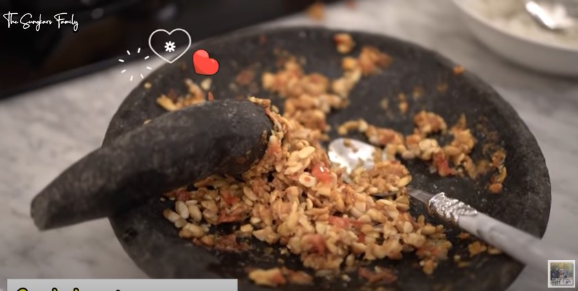 7 Kreasi sambal ala Ussy Sulistiawaty, pakai terasi matang biar gurih