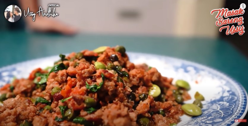 7 Kreasi sambal ala Ussy Sulistiawaty, pakai terasi matang biar gurih