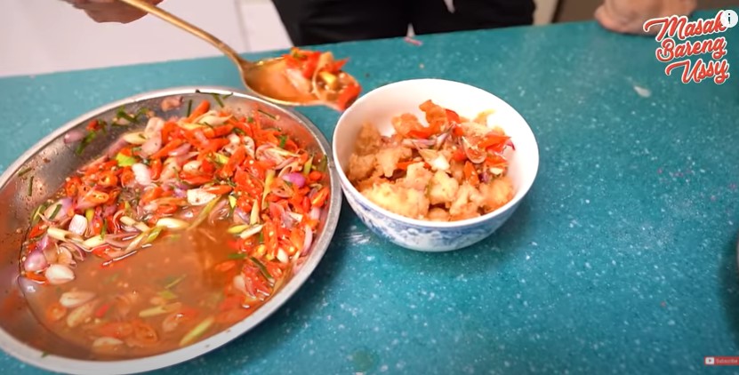 7 Kreasi sambal ala Ussy Sulistiawaty, pakai terasi matang biar gurih