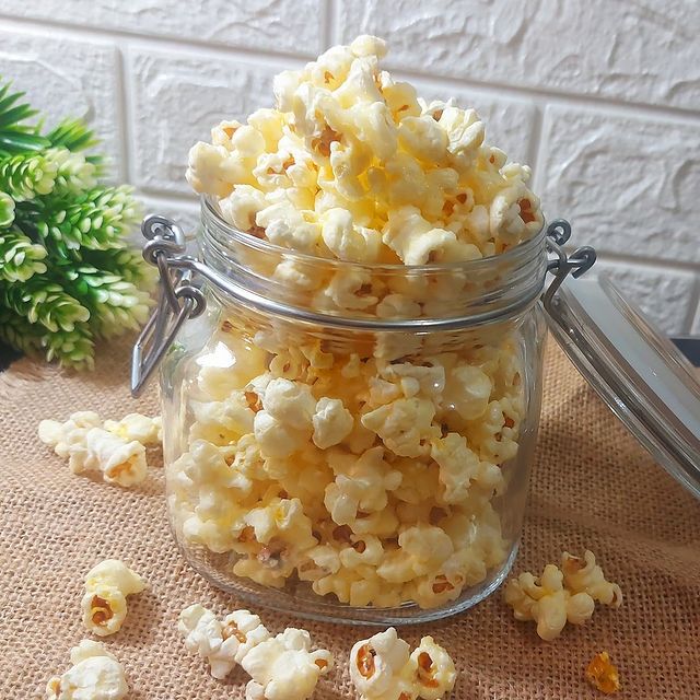 9 Cara membuat popcorn pakai teflon, enak dan gampang dibuat