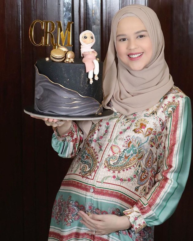 Kue ultah 9 pesinetron ini unik, punya Anjasmara kayak tanaman asli