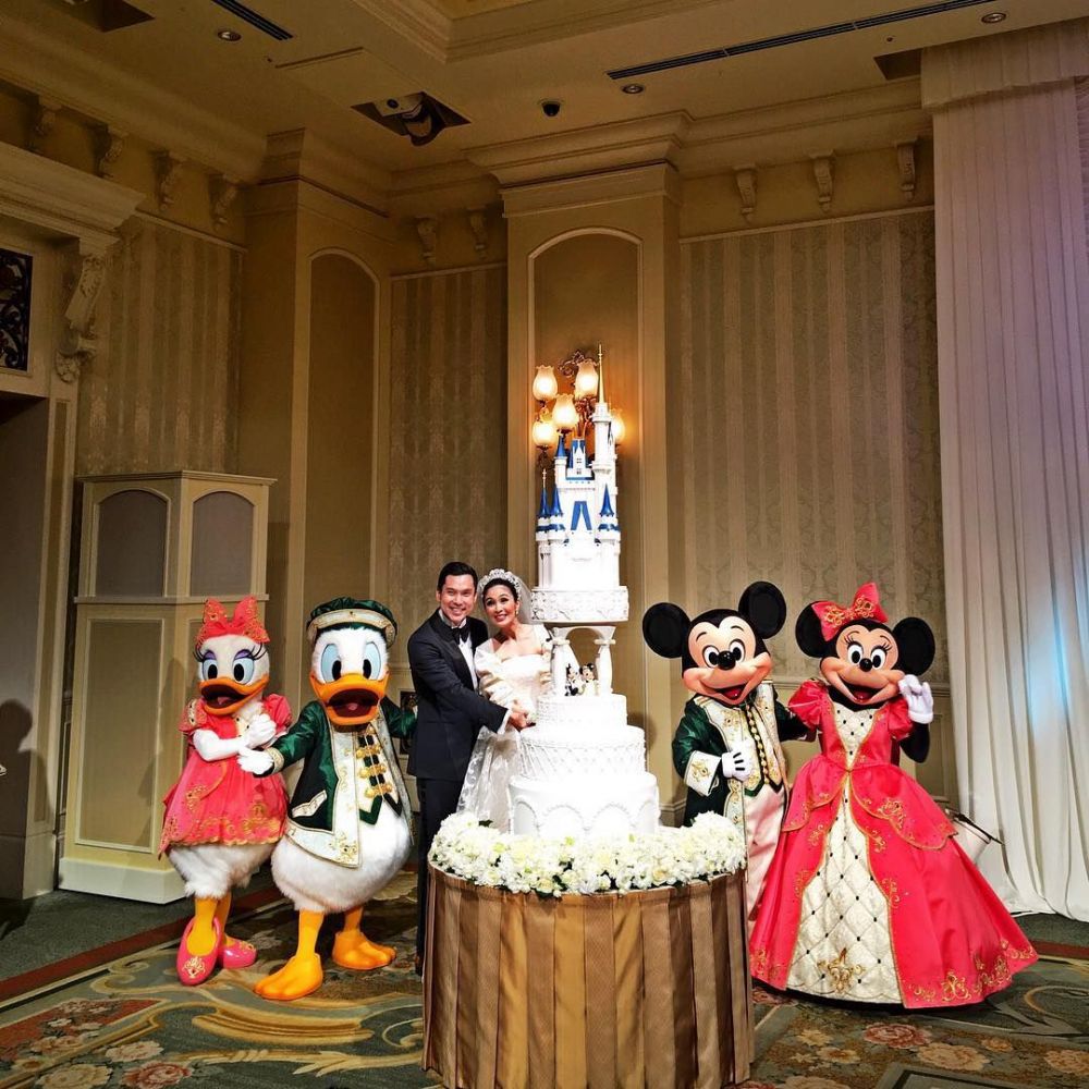 Wedding cake 7 pemain film, punya Ria Ricis bak istana negeri dongeng