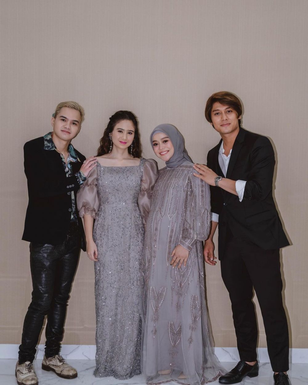 Gaya 6 pasangan seleb di AMI Awards, Lesty dan Rizky tampil serasi