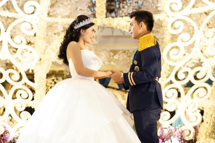 9 Seleb menikah berkonsep negeri dongeng, Ria Ricis bagaikan princess